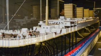 La muestra incluye el “Titanic” construido a escala 1:25 con medio millón de piezas.