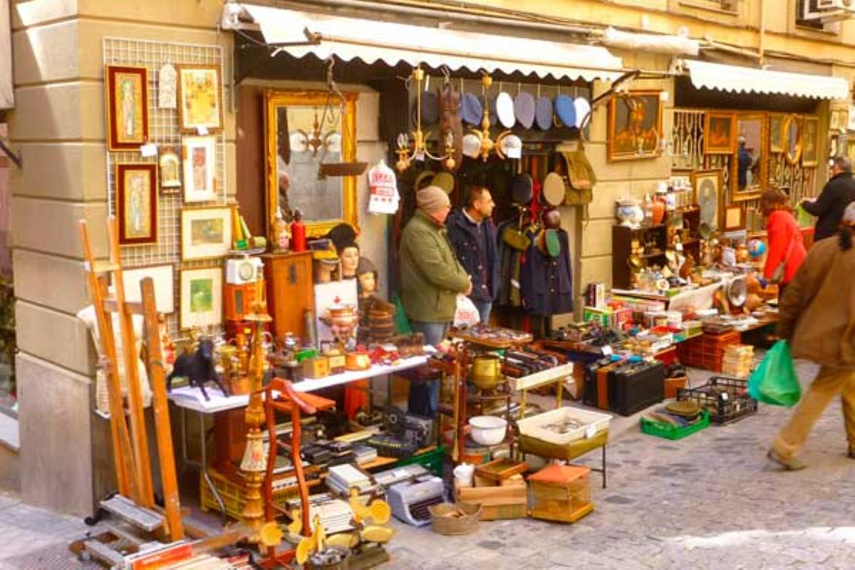 El popular mercado de Madrid lleva desde el 15 de marzo sin sacar sus puestos a la calle
