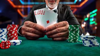 Comprender las reglas y la clasificación de las manos en el póquer