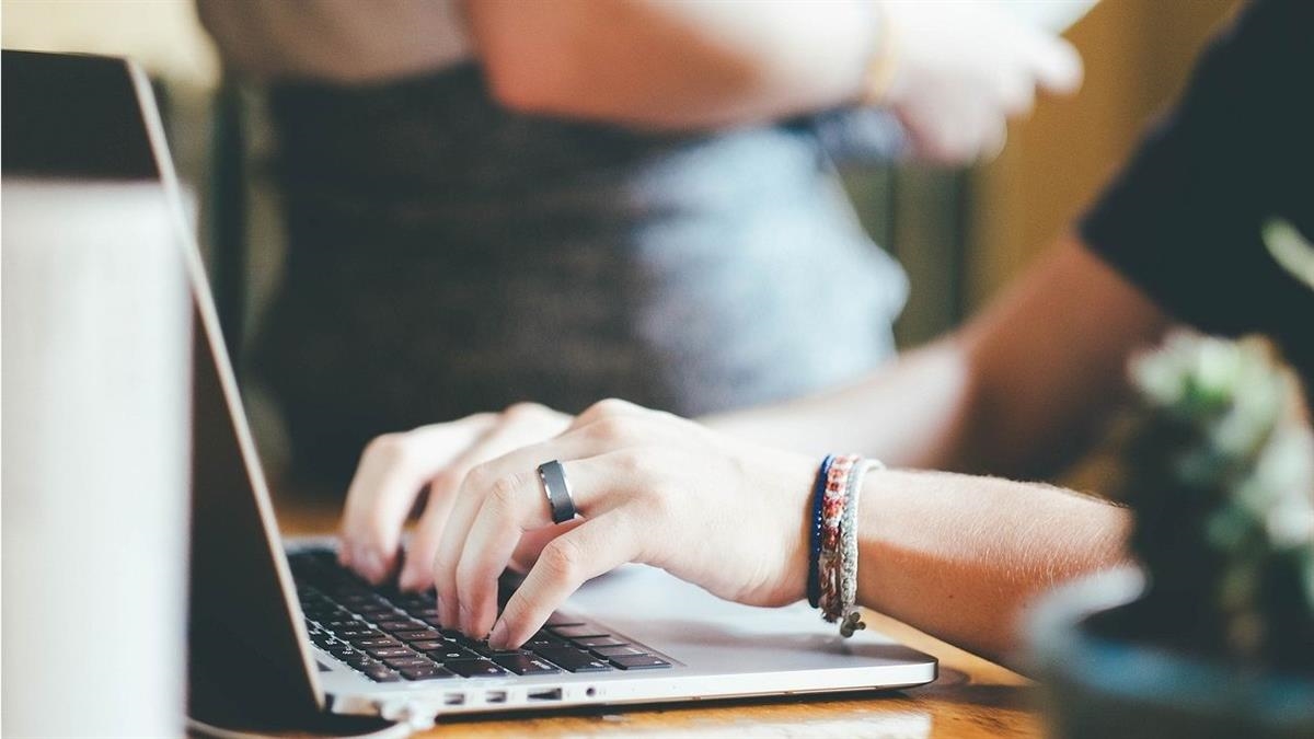 El Ayuntamiento y AECIM organizarán jornadas y talleres para ayudar a autónomos y empresas a incorporar nuevas tecnologías a sus negocios, incluida la IA