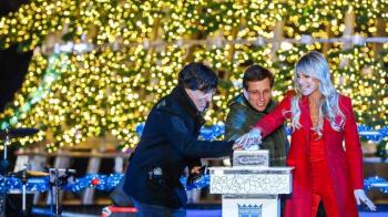 Almeida enciende junto a Disney y los actores de Campeonex las luces de navidad, este año con 