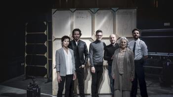 El espectáculo propone una visita a los paisajes íntimos y emocionales de la infancia