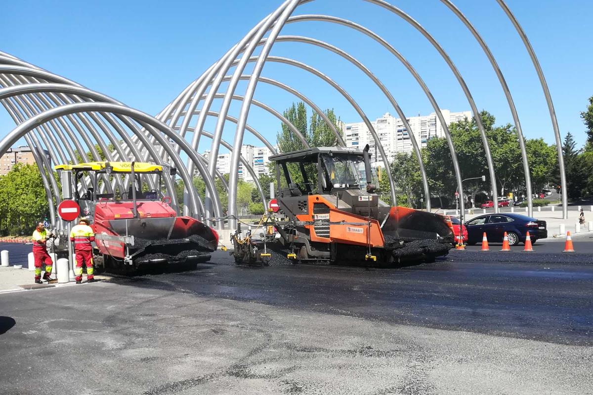 La obra de asfaltado tiene un presupuesto de 51 millones de euros y para acometer los trabajos se han creado 1600 puestos de trabajo directos e indirectos. 