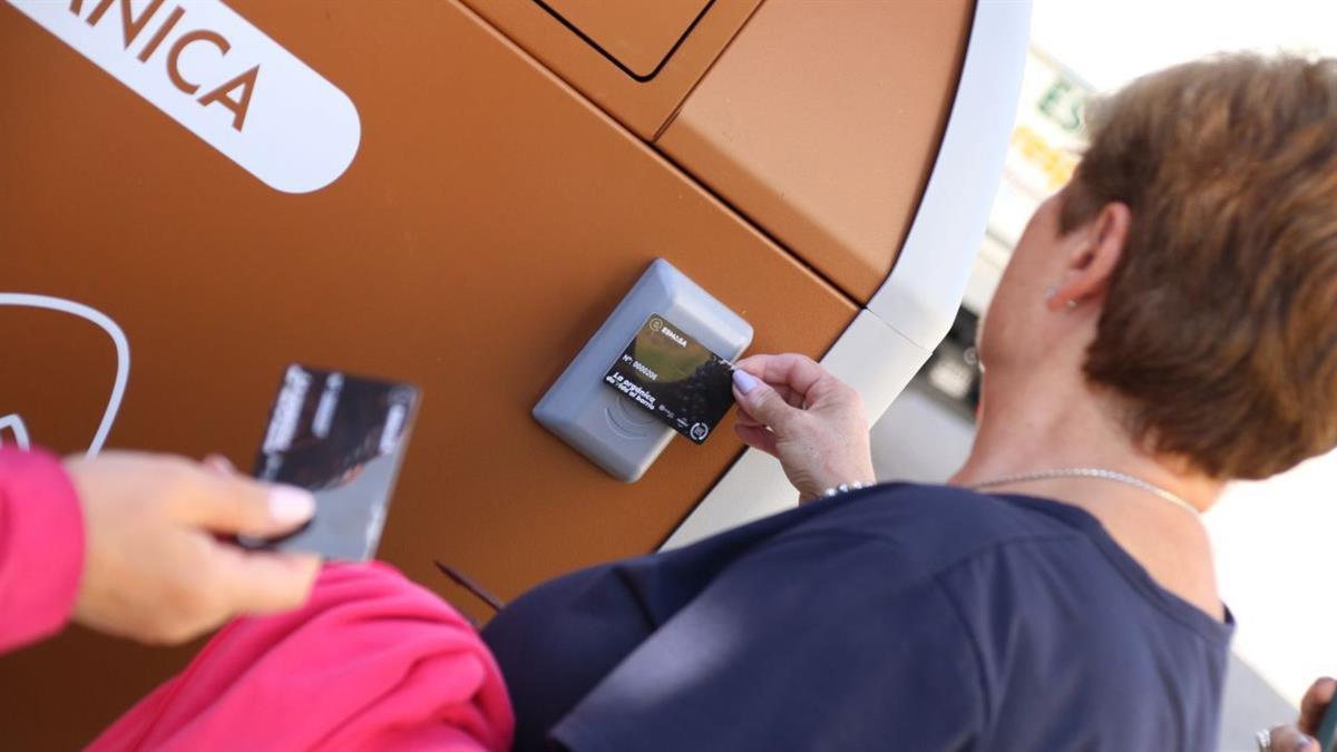 El contenedor marrón será, desde ahora, el lugar donde depositar los residuos orgánicos