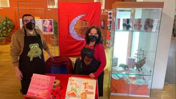 Los autores hacen entrega de un lote de libros para todas las Bibliotecas Municipales 