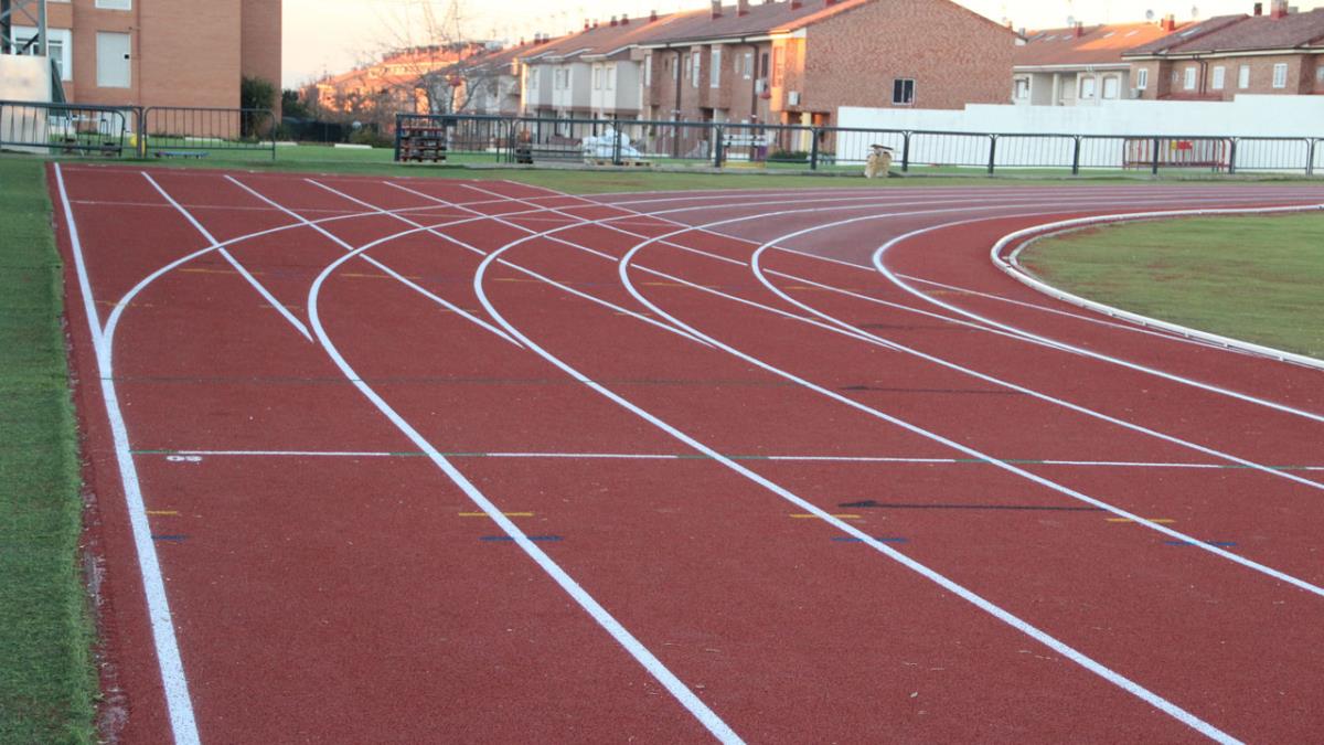 Homenajeando, así, al atleta argandeño, quien mantiene el récord de España de salto de altura
