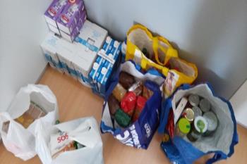 Los agentes llevan aportando alimentos para la donación toda esta semana
