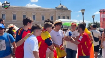 Vivimos desde El Silbato el estreno mundialista de España junto a una marea roja