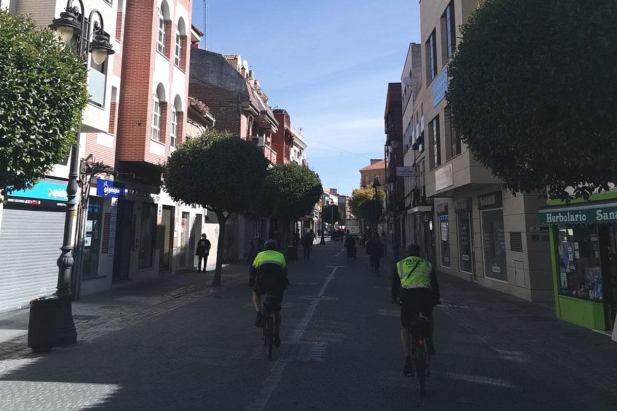 Los agentes de policía comenzarán a patrullar este fin de semana en bicicletas y motocicletas para tener mayor acceso a zonas peatonales