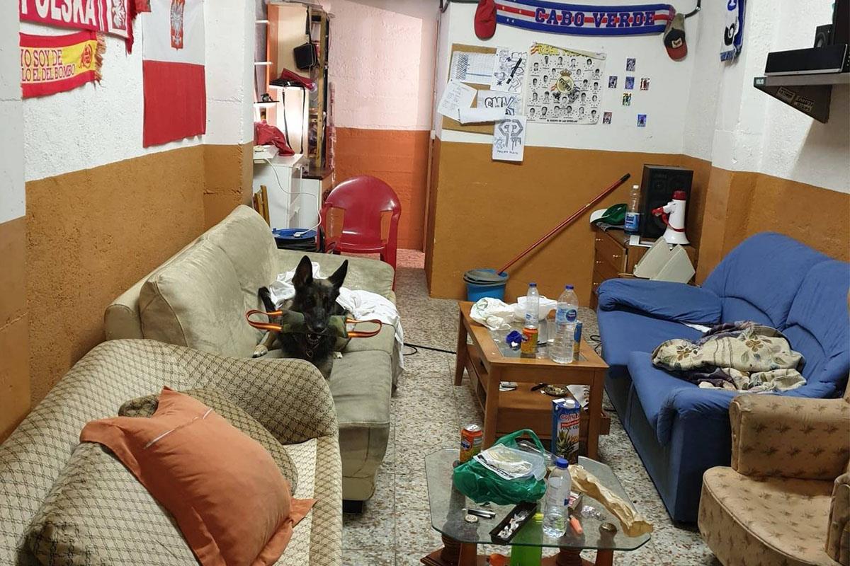 La Policía Local de Getafe ha desmantelado un fumadero de drogas de un local alquilado, en dondes seis jóvenes y el propietario del local han sido denunciado