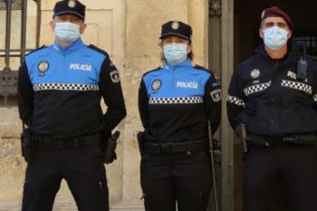 Lee toda la noticia 'La Policía Local de Aranjuez recibe nuevos uniformes antibacterianos y ecológicos '