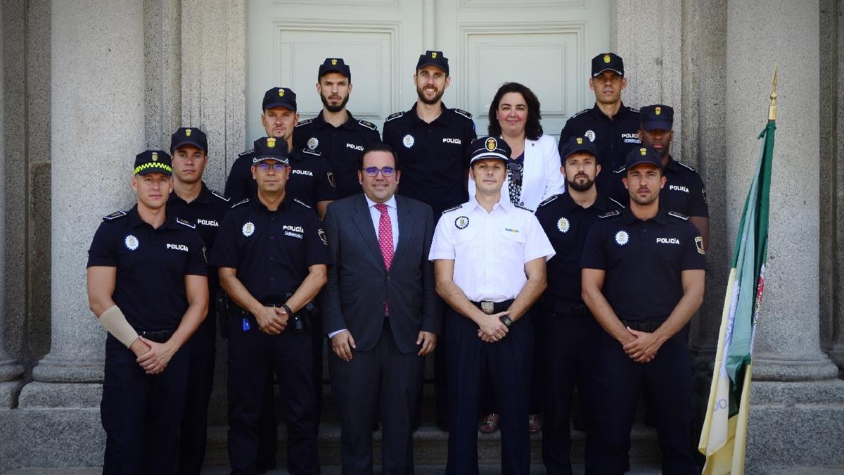 La Policía Local ofrece charlas y encuentros con los mayores de la localidad 
