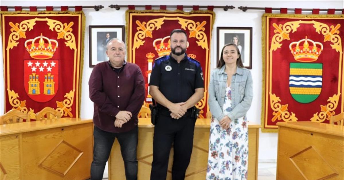 La alcaldesa ha presentado al nuevo jefe de Policía, Alfredo Martínez