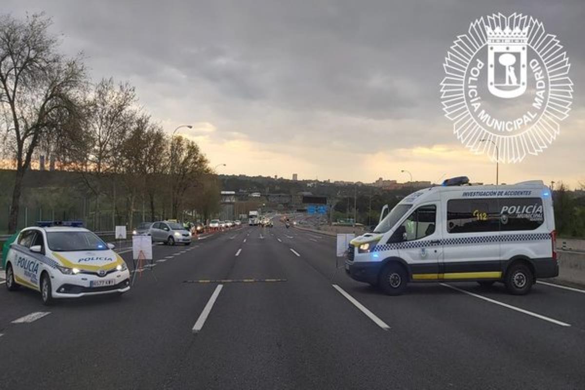 El conductor trató de saltarse un control policial y ha sido denunciado por diversas causas