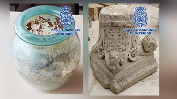 El capitel romano de mármol y la urna funeraria romana de vidrio han sido entregadas al Museo Arqueológico y Etnográfico