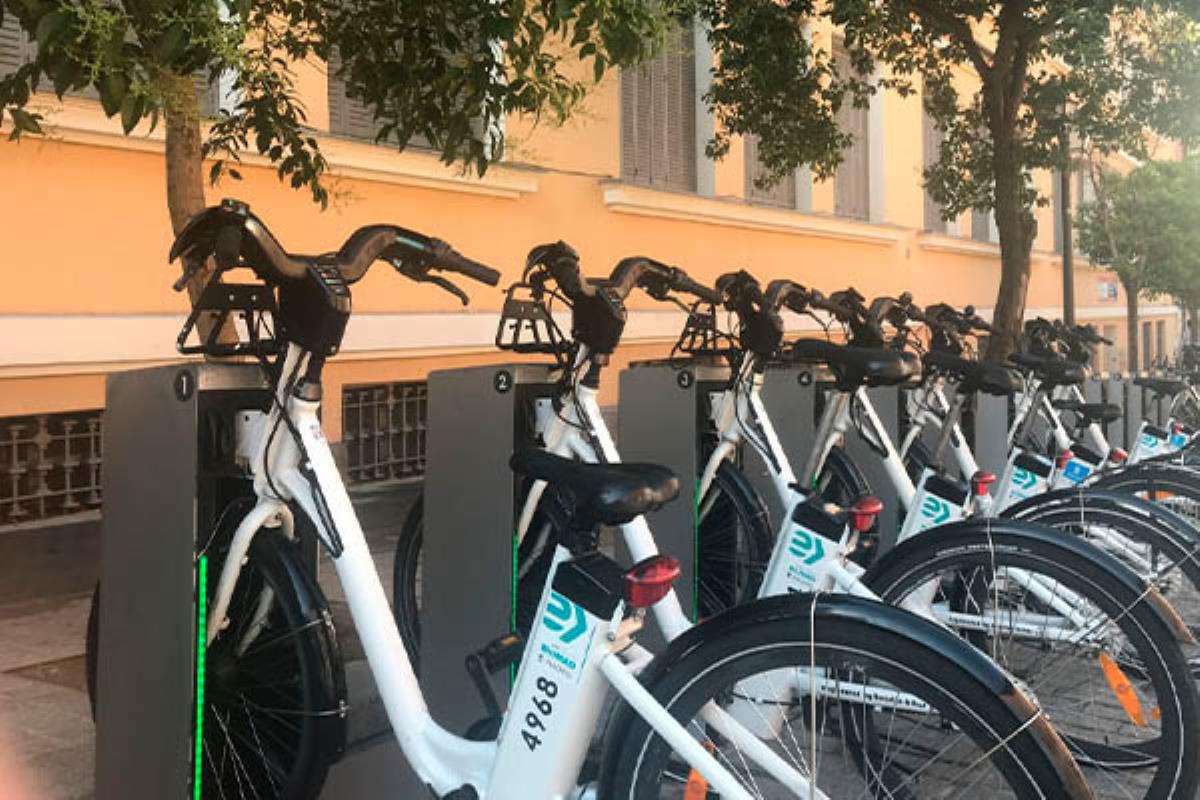 El servicio de alquiler de bicicletas estará disponible en la glorieta del Marqués de Vadillo