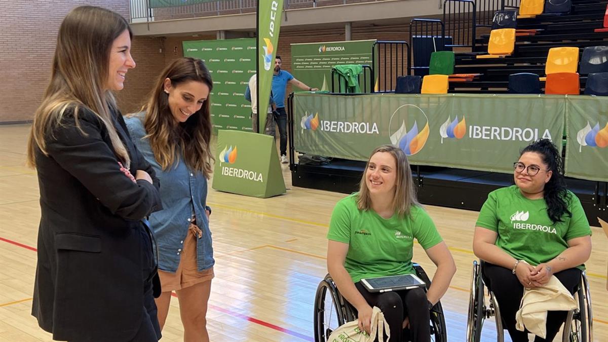 Sara Revuelta y Judith Núñez han visitado al alumnado de diferentes centros educativos en Orcasitas 