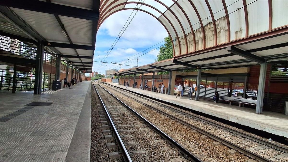 Se ha licitado por 1,45 millones de euros la redacción de los proyectos para renovar edificios, andenes y pasos de la estación, dentro del plan de mejora de la C-5