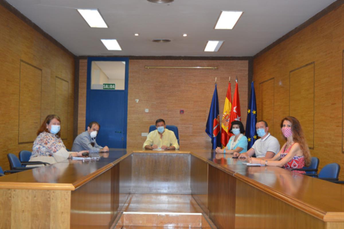 Esther Alía se ha reunido con el alcalde de Humanes de Madrid para abordar diversos temas de interés