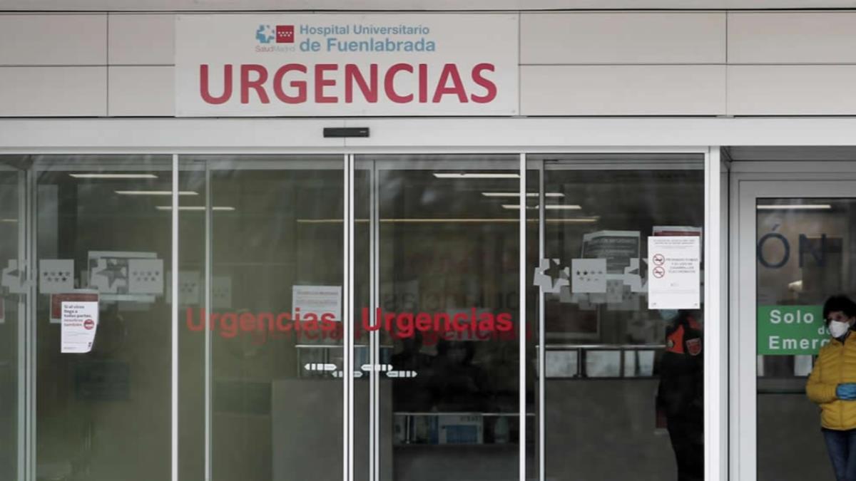 "Si mandamos pacientes al Zendal, nos quitan los médicos y enfermeros en nuestro hospital" explica un enfermero del centro 