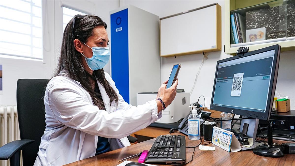 La Comunidad incorpora una nueva herramienta de consulta entre centros de salud y hospitales para teledermatología y otras especialidades