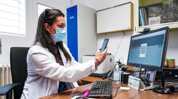 La Comunidad incorpora una nueva herramienta de consulta entre centros de salud y hospitales para teledermatología y otras especialidades