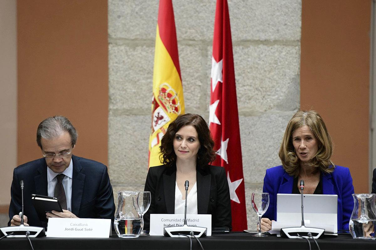 Alcaldes del PSOE luchan para presentar una moción de censura a Ayuso