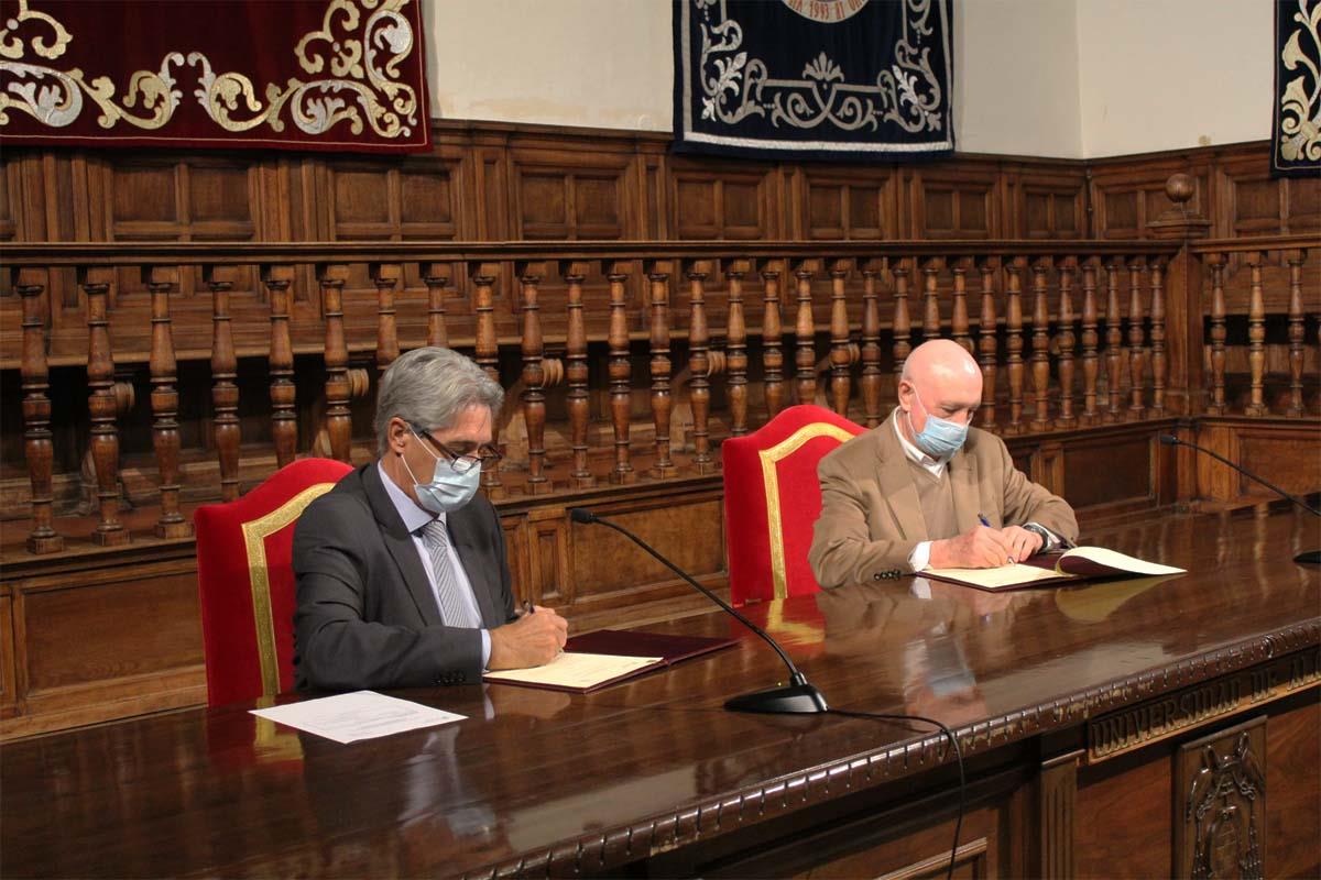 Ambas instituciones han firmado, en el Paraninfo, un protocolo para actuar conjuntamente