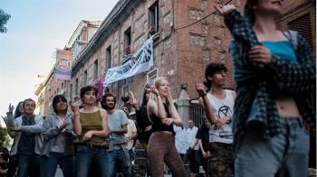 "Atentar contra los bienes que las trabajadoras y trabajadores han obtenido con su fuerza de trabajo no es de izquierdas", apuntan 
