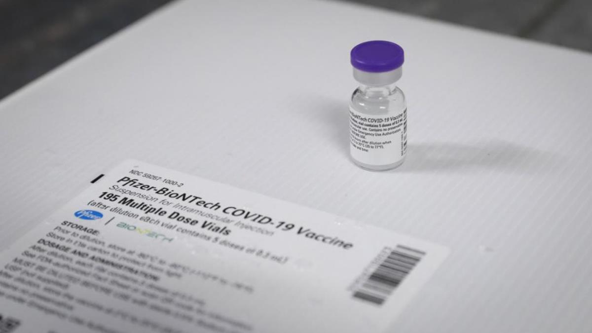 Se debe a la inmunidad que adquieren los más mayores