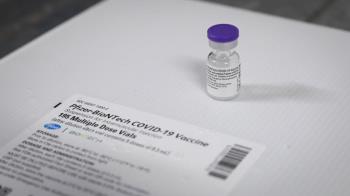 Se debe a la inmunidad que adquieren los más mayores