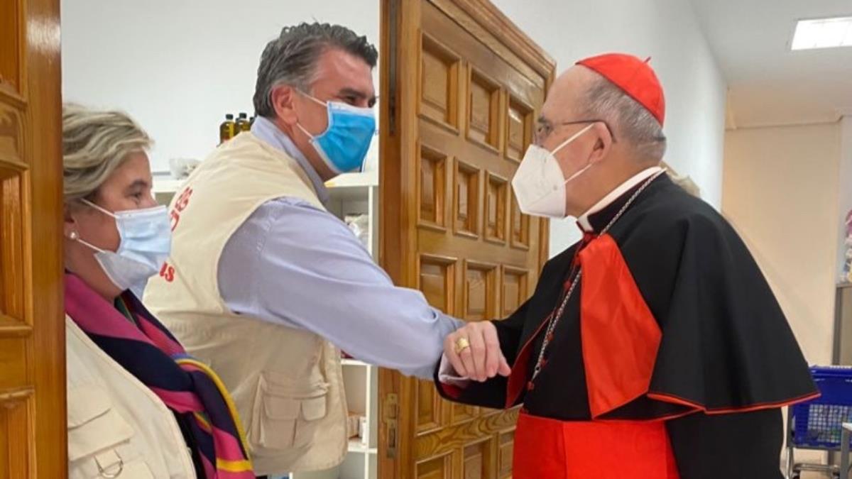 Acudió para confirmar a siete jóvenes del colegio Escolapios