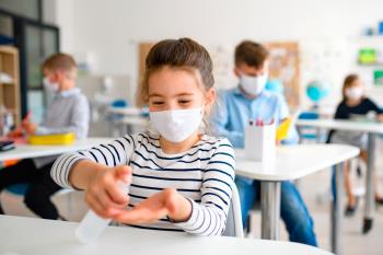 Los pediatras proponen varias medidas durante las clases, salidas al patio y la hora de la comida