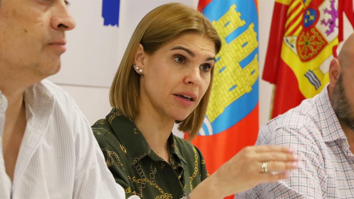 La alcaldesa alcalaína asegura no tener conocimiento de la denuncia hacia el portavoz de VOX mientras se afirma en otro medio la apertura de una investigación interna