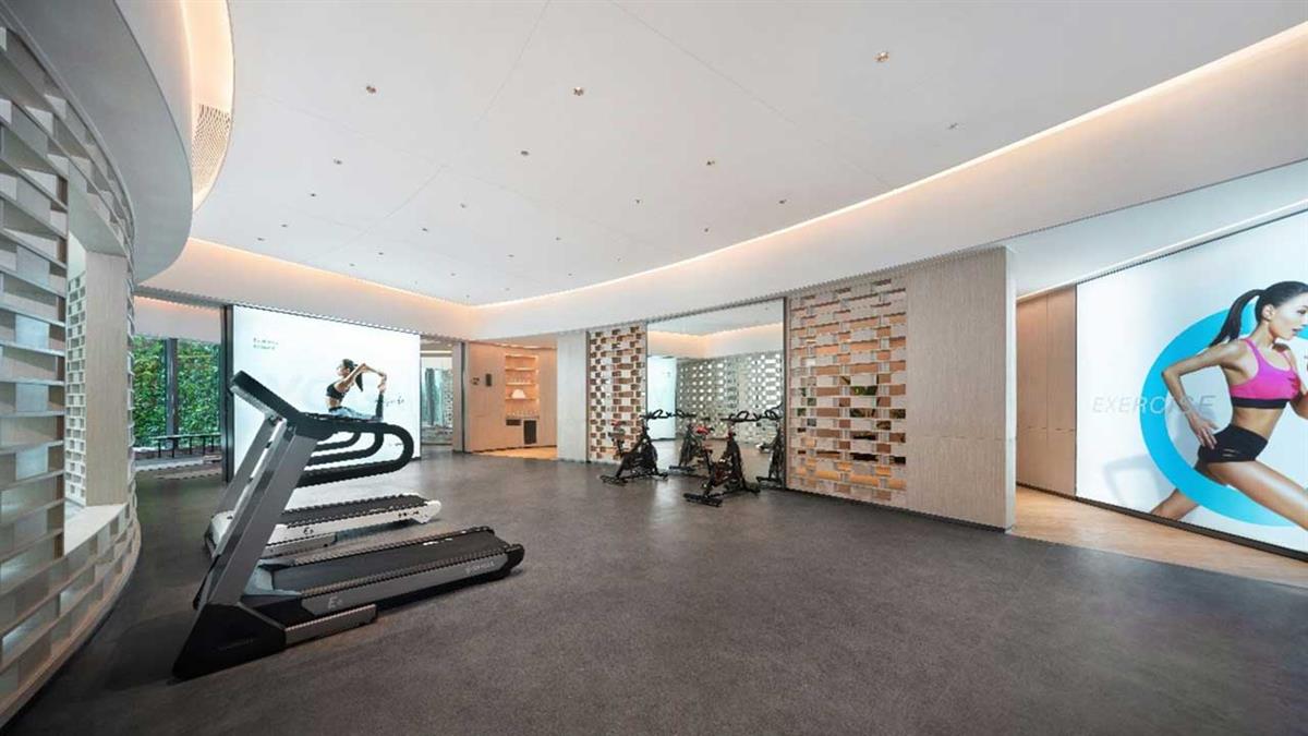 Cuando se trata de ponerse en forma en una ciudad tan activa como Madrid, elegir el gimnasio adecuado marca la diferencia