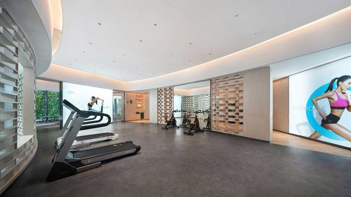 Cuando se trata de ponerse en forma en una ciudad tan activa como Madrid, elegir el gimnasio adecuado marca la diferencia