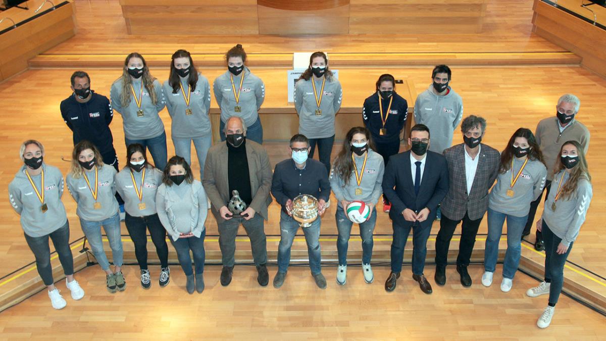 Han asistido los componentes del equipo, el alcalde, el vicealcalde y la concejal de deportes