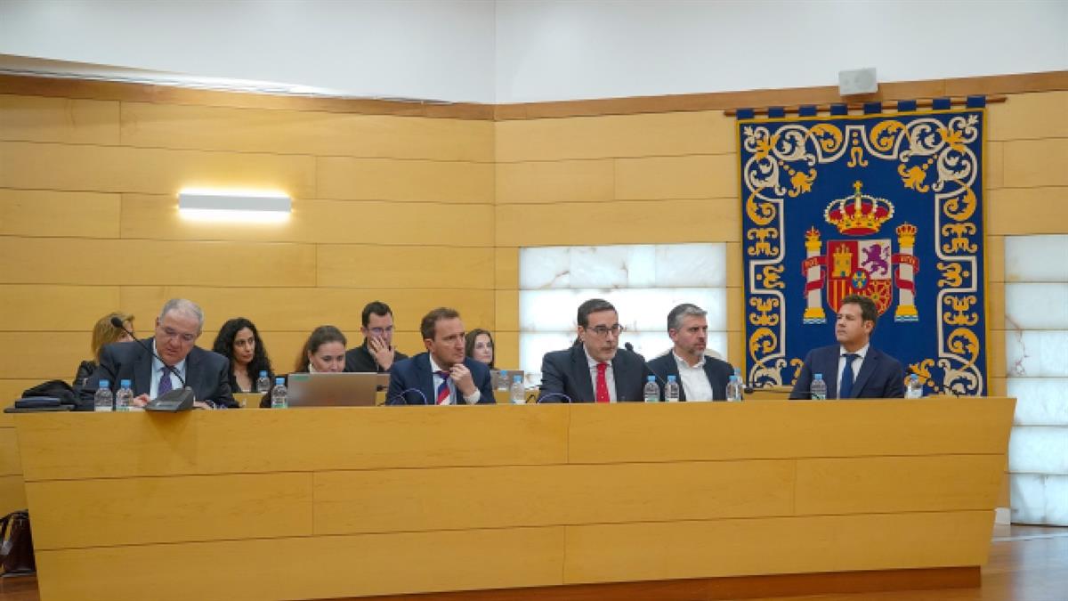 Polémica entre la oposición tras la llegada de la noticia 