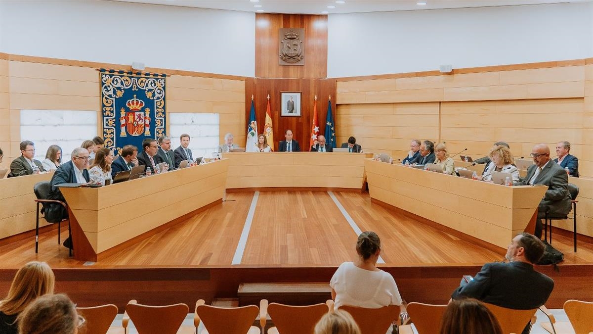 El Gobierno municipal defiende la solidez económica del Ayuntamiento mientras el Pleno debate sobre educación o ayudas sociales