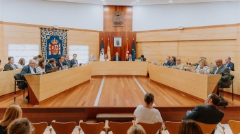 El Gobierno municipal defiende la solidez económica del Ayuntamiento mientras el Pleno debate sobre educación o ayudas sociales