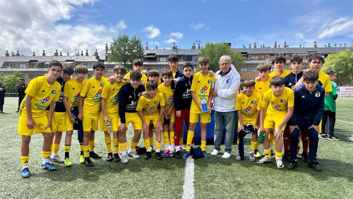 El campeonato contó con la participación de 12 equipos de categoría masculina 