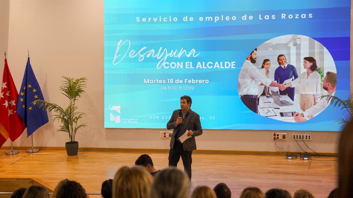"Desayuna con el alcalde" reúne a 150 demandantes de empleo
