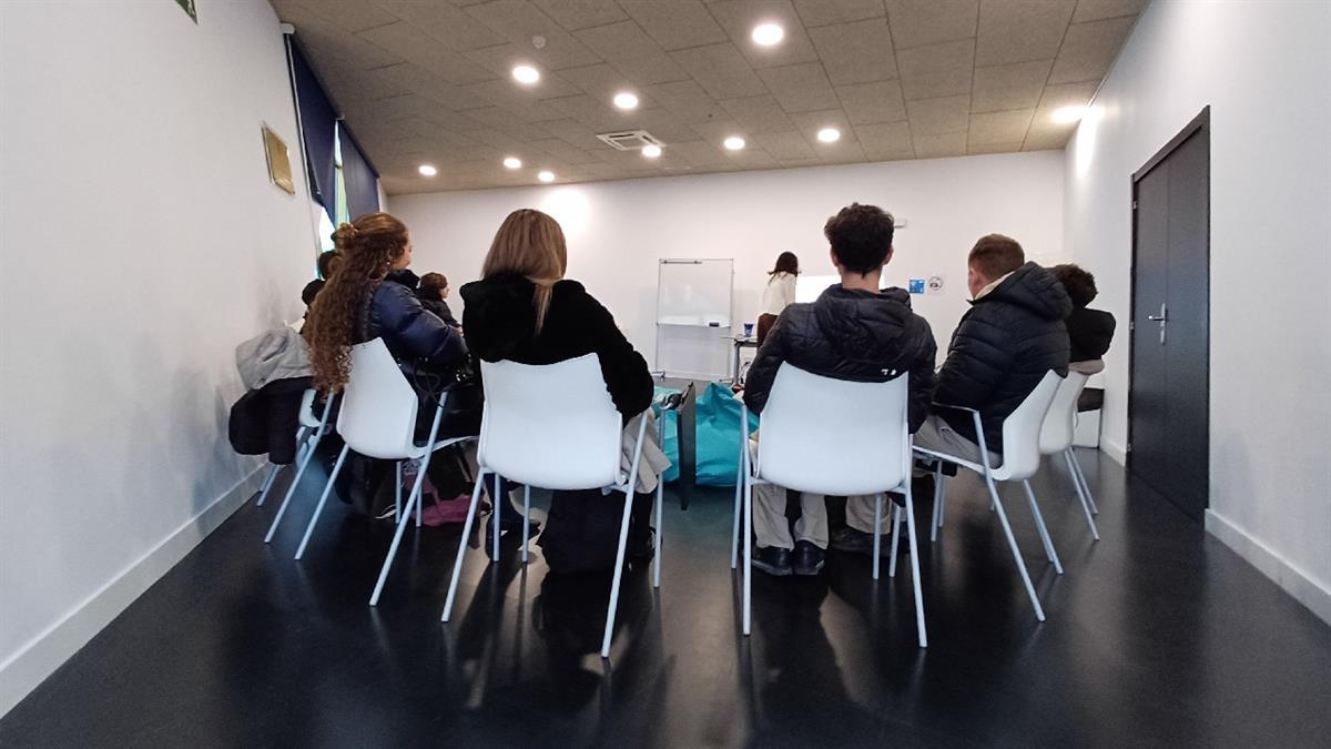 El objetivo es informar sobre las posibilidades y ayudar a elegir sus estudios a los alumnos 