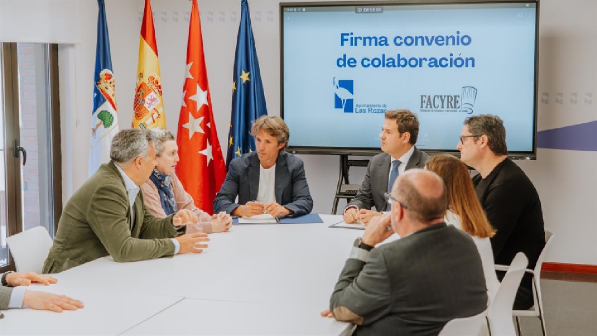 El Ayuntamiento y FACYRE firman un convenio para posicionar al municipio como referente gastronómico
