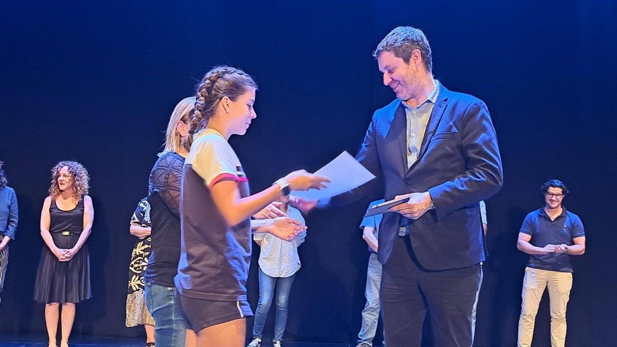 Alberto González, concejal del distrito, ha participado esta tarde en la entrega de los premios a los ganadores
