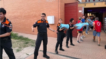 El Ayuntamiento reconoce la labor de Protección Civil, empresas y entidades que colaboraron en el realojo de cerca de 200 personas en el pabellón de La Cantera