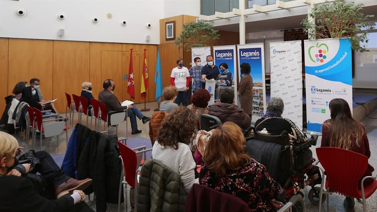 El acto central de este 7 de abril se ha desarrollado en la Casa Consistorial, bajo el lema 'Cuidando la salud desde lo social'