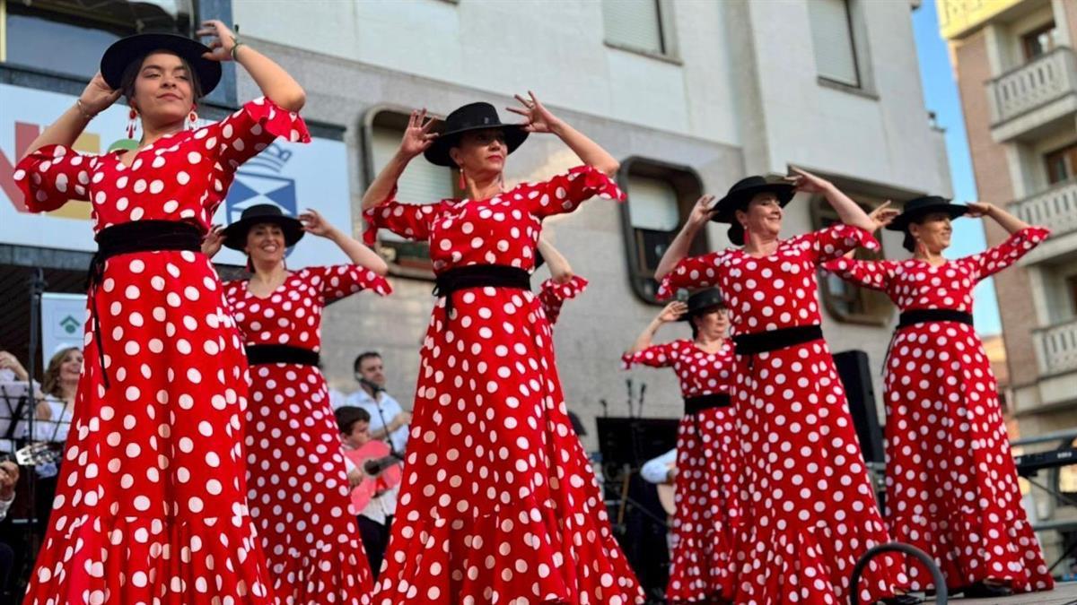 La Plaza de España acogerá tres días de música, flamenco, sevillanas y actividades populares en la XV edición de una cita ya consolidada en la ciudad
