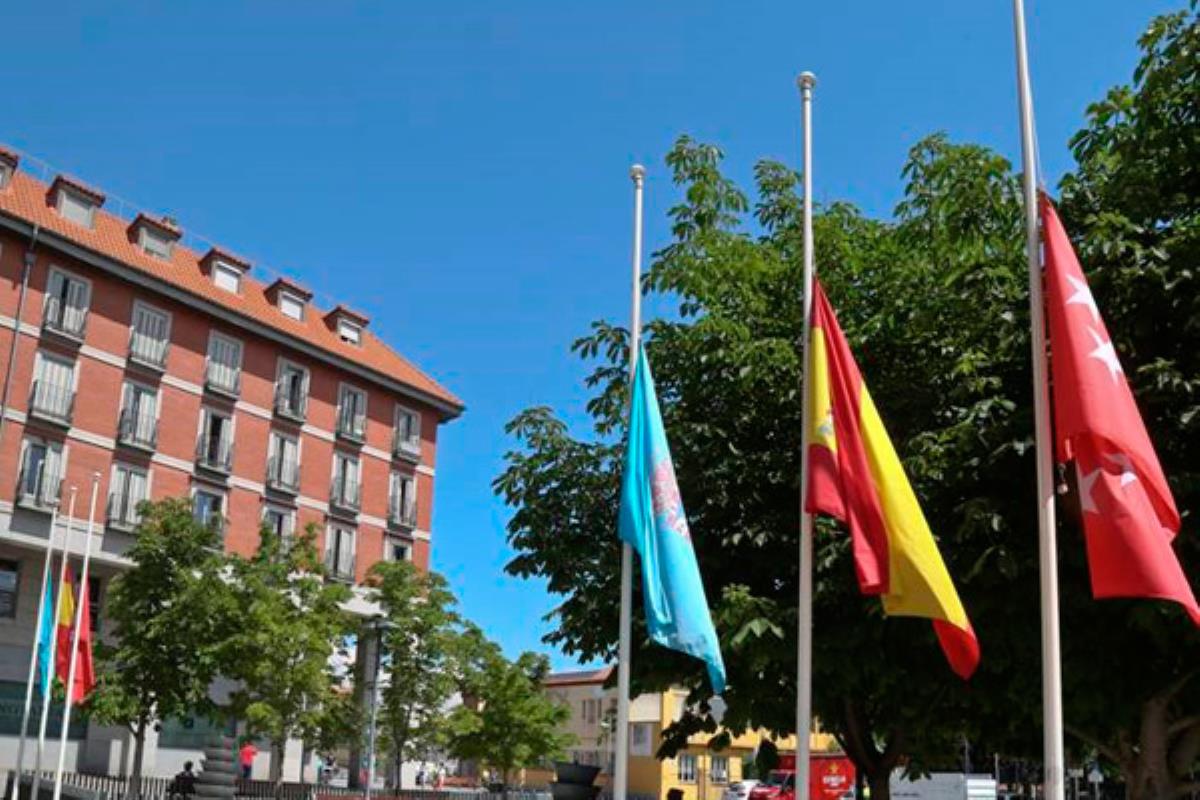 Las banderas ondearán a media asta en todos los edificios públicos