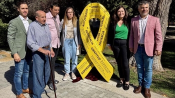 El gran lazo se encuentra en el Parque Central y reúne mensajes sobre resiliencia, esperanza y apoyo mutuo dentro del programa municipal "Leganés por el equilibrio emocional"